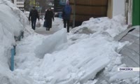 Жительница Енисейска стала жертвой свалившегося с крыши снега
