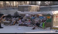 В Красноярске компания «Сороежка» забрала свои контейнеры, оставив кучи мусора