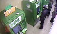Полицейские задержали подозреваемую в краже оставленных в банкомате денег