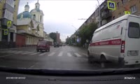 В Красноярске скорая не пропустила пешехода 