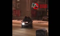 В Красноярске наказали водителя, который катал людей на крыше автомобиля