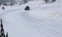 В Красноярском крае состоялись автогонки на льду среди патрульных автомобилей