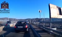 ДТП с участием ВАЗ-2109 на красноярском Николаевском мосту
