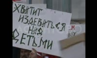 Митинг родителей учеников закрытой школы  в селе Зеледеево 