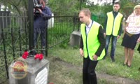 Возложение цветов на могилу убитого больше 100 лет назад красноярского полицмейстера