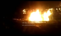 В Лесосибирске ночью загорелся 8-квартирный дом