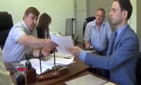 Егор Бондаренко сдает документы в крайизбирком