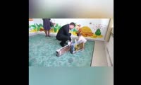 Норильский прокурор принес в больницу ребенку игрушки