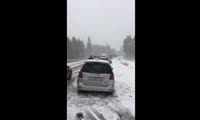 Снег на трассе между Балахтой и Красноярском