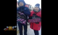 В Красноярском крае сотрудники ГИБДД оказали помощь молодой семье