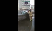 Машина сгорела на улице Александра Матросова
