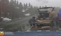 Госавтоинспекторы Красноярска оказали помощь водителю на федеральной трассе