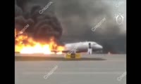 Эвакуация пассажиров из горящего самолета