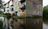 Наводнение в Канске. Вода залила улицы и скоро доберется до жилых домов
