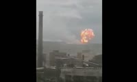 Видео очевидцев, снятое вечером 5 августа во время начала взрывов на складах снарядов под Ачинском