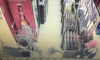Грабитель украл бутылку коньяка