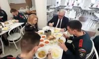 Александр Усс пообедал с кадетами