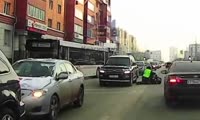 Дорожные полицейские задерживают красноярца, который попытался сбежать, когда его попросили выступить понятым