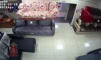 В Назарово мужчина ограбил мебельный магазин