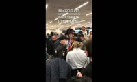 Туристы в красноярском аэропорту