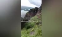 Девушка падает со скалы в Курагинском районе
