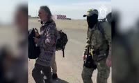 Оперативное видео посадки задержанных в вертолет