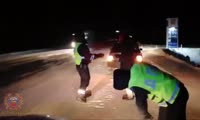 Красноярец поблагодарил канских госавтоинспекторов за помощь, оказанную на трассе
