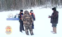 Экипажи туристической полиции приступили к работе на снегоходах и катере