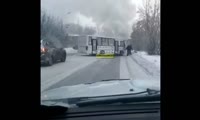Автобус горит на Грунтовой