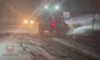 Госавтоинспекторы помогли водителю большегруза, попавшему в снежный капкан