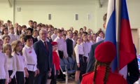 Церемонии поднятия  флага РФ в школе № 154