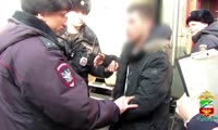 В Красноярском крае транспортные полицейские пресекли хулиганские действия вахтовиков в пассажирском поезде