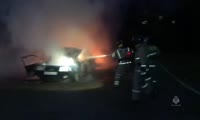 Тушение автомобиля на улице Ширинской в Красноярске 