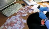 В Канске задержана похитительница, подменившая 570 тысяч рублей у пенсионера на билеты «Банка приколов»