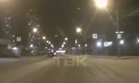 Дрифтер на дороге в Центральном районе Красноярска