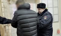 Доставка в Красноярск задержанного по подозрению в мошенничестве мужчины из Липецка