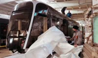 Доставка и распаковка прибывшего в Красноярск трамвая