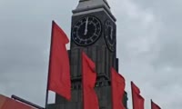 Главные городские часы играют композицию Давида Тухманова «День Победы»