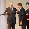 Хлопонин подарил хакасскому губернатору казачью шашку