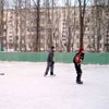 В Красноярске начали заливать хоккейные коробки и катки