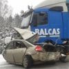 Под Красноярском в столкновении иномарки и грузовика погибла женщина
