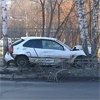 На улице Киренского в Красноярске в березах застрял автомобиль