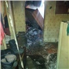 В Иланском в сгоревшем доме обнаружены тела зарезанных мужчин