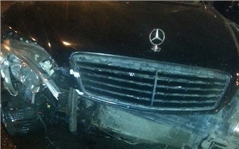 Пьяный водитель разбил Mercedes на красноярском Октябрьском мосту
