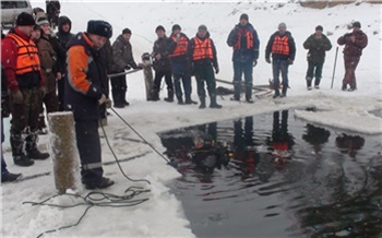 Из Красноярского моря достали утонувший бульдозер