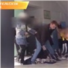 Красноярские школьники сняли на видео потасовку матери ученика с учителем физкультуры