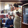 Министр культуры Красноярского края попробовала себя в роли продавца книг