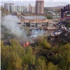 На правобережье Красноярска сгорел расселенный барак