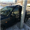 На ул. Дубровинского молодой водитель на «Приоре» врезался в столб (видео)