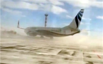 Очевидцы: В аэропорту Норильска сильным ветром развернуло «Боинг»